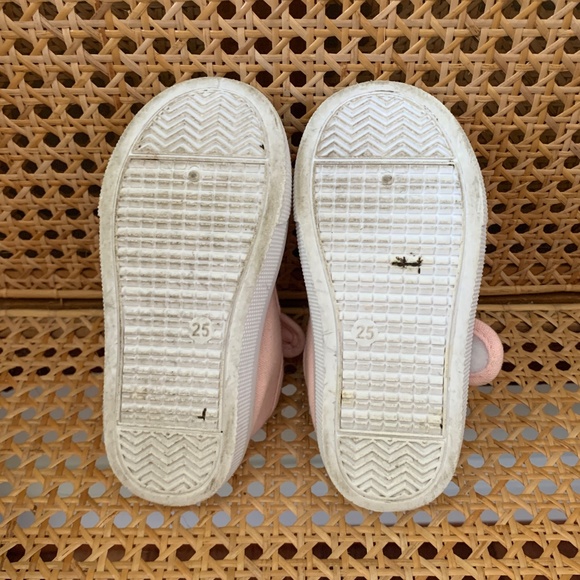 Toddler Girls Pink Canvas Bow Mary Jane Sneakers Velcro EU 25 US 8.5 - Picture 2 of 5